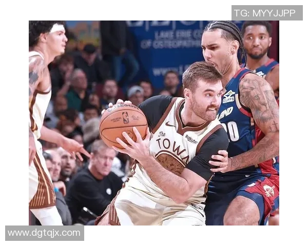 何意味👀转播方列老鹰赛程 斯潘塞成勇士封面人物和多球星同框